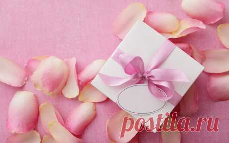 Скачать обои petals, подарок, delicate, Valentine's Day, любовь, розы, romantic, pink, love, heart, rose, раздел праздники в разрешении 1280x800
