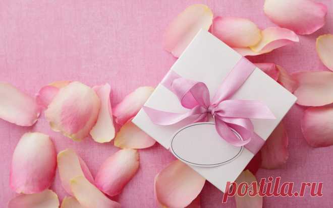 Скачать обои petals, подарок, delicate, Valentine's Day, любовь, розы, romantic, pink, love, heart, rose, раздел праздники в разрешении 1280x800