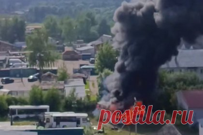 В Подмосковье загорелись несколько автобусов и попали на видео