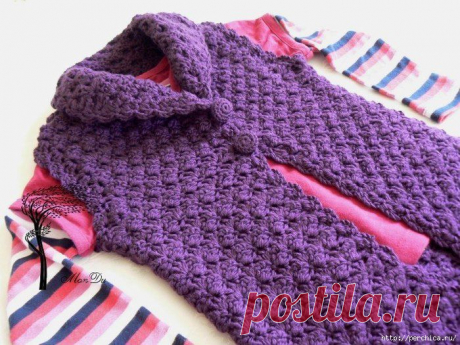 Вязаный крючком жилет для девочки
