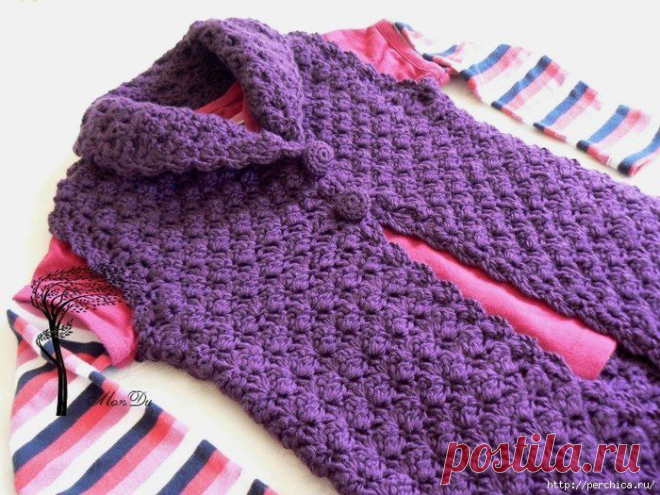 Вязаный крючком жилет для девочки