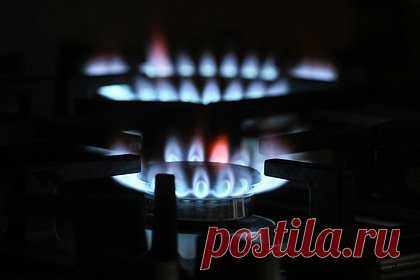 В подорожании газа увидели риски для промышленности Европы. Высокие цены на газ создают риски дальнейшей деиндустриализации Европы. Из-за подорожания топлива увеличивается себестоимость товаров, произведенных с помощью дорогой энергии. Они становятся неконкурентоспособны на мировом рынке, и промышленный сектор вступает в рецессию, объяснил эксперт Финуниверситета Игорь Юшков.