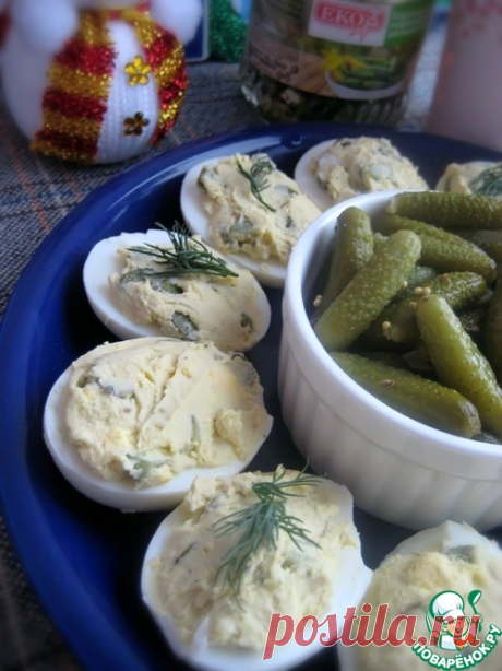 Яйца с сырно-огуречной начинкой – кулинарный рецепт