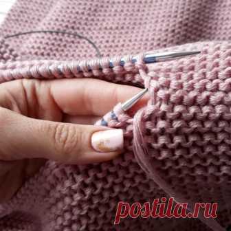 #михайлова_мини_мк
Привет😙😙😙
Решила повторить свое видео с сшиванием капюшона😊 Вдруг кто пропустил, или недавно со мной и облом листать ленту😉
Капюшоны в кардиганах связанных  платочной вязкой я сшиваю трикотажным швом. Но есть несколько тонкостей!
1. Для начала у вас должно быть нечетное количество петель капюшона, непосредственно перед сшиванием 
2. Поворачиваете кардиган к себе лицевой стороной и делите петли капюшона таким образом, чтобы в правой половине было на ...