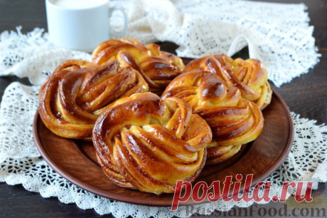 Рецепт: Сдобные булочки с вареньем на RussianFood.com