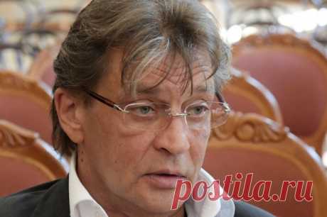 Александр Домогаров объяснил свое отношение к эмиграции. По мнению актера, такая национальность, как русские, уникальна, таких людей больше нигде нет.