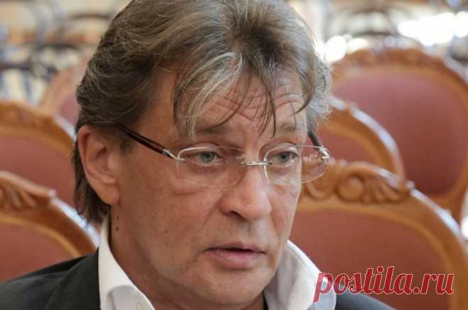 Александр Домогаров объяснил свое отношение к эмиграции. По мнению актера, такая национальность, как русские, уникальна, таких людей больше нигде нет.