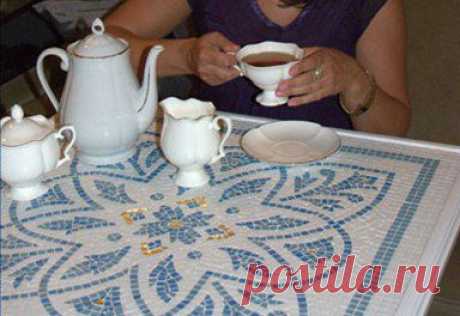 Стол с мозаикой