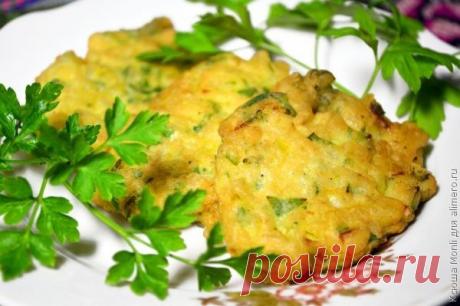 👌 Луковые оладьи, рецепты с фото Собрали мы в этом году прекрасный урожай лука. На дорожку еще и мама дала мешочек лука, чтобы хватило на всю зиму. Единственная неприятность, в том регионе, где живут родители, пер...