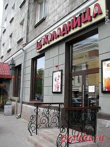 В начале XVIII века кофе только начал приобретать популярность среди среднего класса, а посещение кофейных домов было сродни посещению клубов.