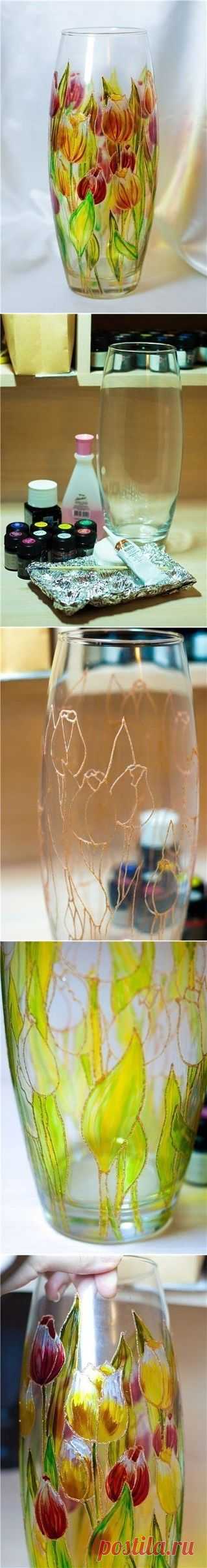 Роспись стеклянной вазы витражными красками