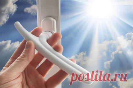 Как ухаживать за пластиковыми окнами Чтобы продлить жизнь пластиковым окнам, за ними необходим грамотный уход. Никаких трудностей в этом нет, не зря домохозяйки лестно отзываются о пластиковых окнах, ведь их необходимо мыть только с двух […]