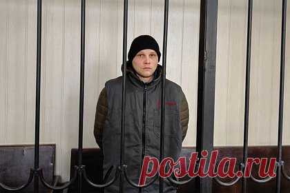 Украинского военного приговорили к 25 годам за расстрел жителя Мариуполя. Верховный суд Донецкой народной республики (ДНР) приговорил к 25 годам лишения свободы украинского военнослужащего, расстрелявшего жителя Мариуполя. 26-летнего наводчика БТР 36-й отдельной бригады морской пехоты Вооруженных сил Украины (ВСУ) Александра Ковалыка признали виновным по двум статьям.