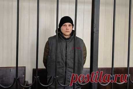 Украинского военного приговорили к 25 годам за расстрел жителя Мариуполя. Верховный суд Донецкой народной республики (ДНР) приговорил к 25 годам лишения свободы украинского военнослужащего, расстрелявшего жителя Мариуполя. 26-летнего наводчика БТР 36-й отдельной бригады морской пехоты Вооруженных сил Украины (ВСУ) Александра Ковалыка признали виновным по двум статьям.