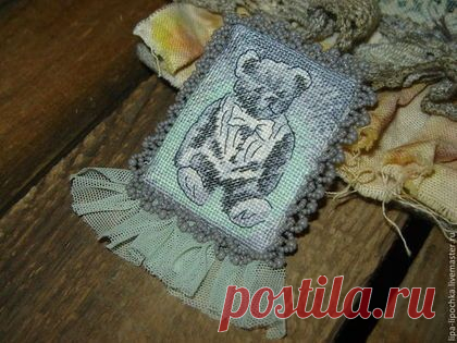 Купить Мой мишка 3 из серии " Воспоминания детства" - серый, брошь, вышитая брошь