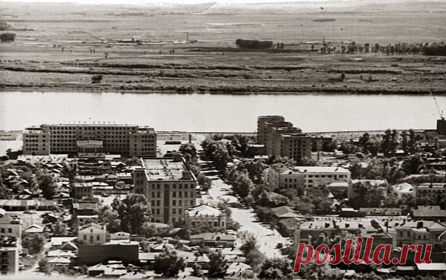 ДОМ ОФИЦЕРОВ БЕЛОГОРСКОГО ГАРНИЗОНА
 (Амурская область) Благовещенск 1969г. и река Амур.