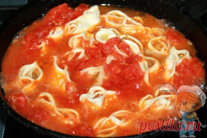Манты с капустой: пп рецепт без мяса и фарша - Пошаговые рецепты без мяса, без дрожжей, без муки, без яиц Манты с капустой впишутся в меню вегетарианцев и тех, кто соблюдает пост. Домашний томатный соус прекрасно дополняет блюдо. Ароматная зелень, сочные манты украсят праздничный стол.