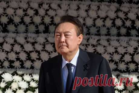 Президент Южной Кореи пообещал сосредоточить дипломатию на экономике и экспорте. Президент Южной Кореи Юн Сок Ель обратился к согражданам, отметив, что в новом году как никогда сильна вероятность экономического спада. По его словам, страна сосредоточит дипломатию на экономике и экспорте, при этом развивая отношения с государствами, разделяющими ее интересы.