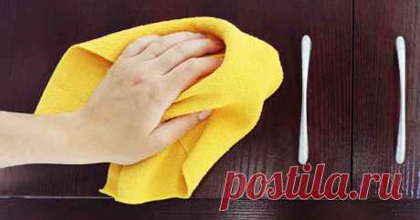 Как очистить кухонные шкафы от жира. Проверенные способы на видео! Наша редакция решила предложить вам сразу несколько эффективных способов, которые помогут справиться с проблемой за короткое время. Прибегать к ним ежедневно не стоит. Лучше регулярно протирать поверхность сначала влажной губкой, а потом сухой. Лишь когда использование губки не приносит желаемого результата, выберите один из этих вариантов. Сода и растительное масло Для того, чтобы добиться желаемого …