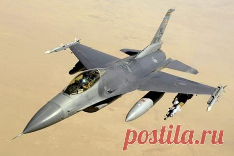 Бужинский: ВС РФ будут вынуждены бомбить аэродромы с «украинскими» F-16. Эксперт предупредил, что для США передача Украине F-16 станет моментом истины.