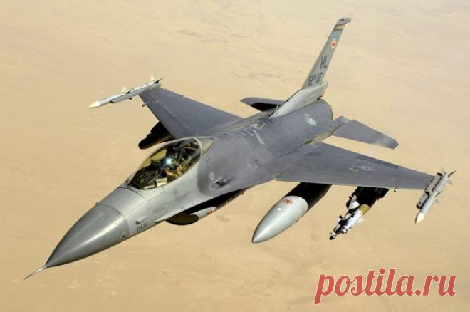 Бужинский: ВС РФ будут вынуждены бомбить аэродромы с «украинскими» F-16. Эксперт предупредил, что для США передача Украине F-16 станет моментом истины.