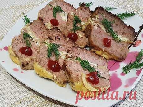 Кекс &quot;Мясное кольцо&quot; - Кулинария Блюдо, приготовленное из фарша с начинкой из 2 видов сыра. Его можно подать на обед или ужин с гарниром в теплом виде. Или нарезать тонкими ломтиками и подать...