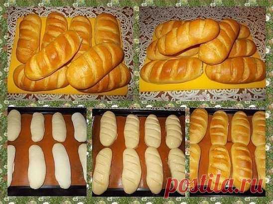 Вкусные домашние батоны — мягкие и воздушные, а корочка батона получилась тонкой и хрустящей. Угощайтесь на здоровье!
Ингредиенты:
250 г муки
6 г сухих дрожжей
4 г соли
30 г сливочного масла масла или маргарина
100 мл молока
50 мл воды
Для смазывания верха:
1 желток
5 г молока.
Приготовление:
Смешать все сухие ингредиенты, добавить маргарин, молоко и воду. Замесить тесто.
Сформировать шар и в тепло на 90 мин. Обмять и еще 10 минут подождать.
Разделить на 5 частей, каждую часть раскатать в пр