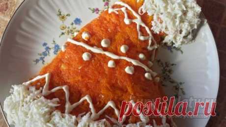 Новогодний салат с колбасой, горошком и огурцами. Шапка Деда Мороза. Рецепт с пошаговыми фото