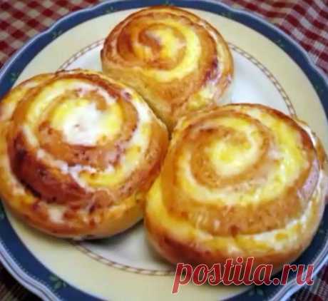 ТВОРОЖНЫЕ ЗАВИТУШКИ в СМЕТАННОЙ ЗАЛИВКЕ Сказать что это вкусно- это ничего не сказать-это просто ФАНТАСТИЧЕСКИ, НЕРЕАЛЬНО ВКУСНО!!!Завитушки получаются такими ВОЛШЕБНО МЯГКИМИ. В доме стоит такой умопомрачительный АРОМАТ!!! Описывать бесполезно, это нужно пробовать! 

В этом рецепте творожные завитушки сразу же после выпечки заливают сметанной заливкой, плотно укупоривают и в таком виде оставляют до полного остывания. В результате завитушки получаются такими волшебно мягки...
