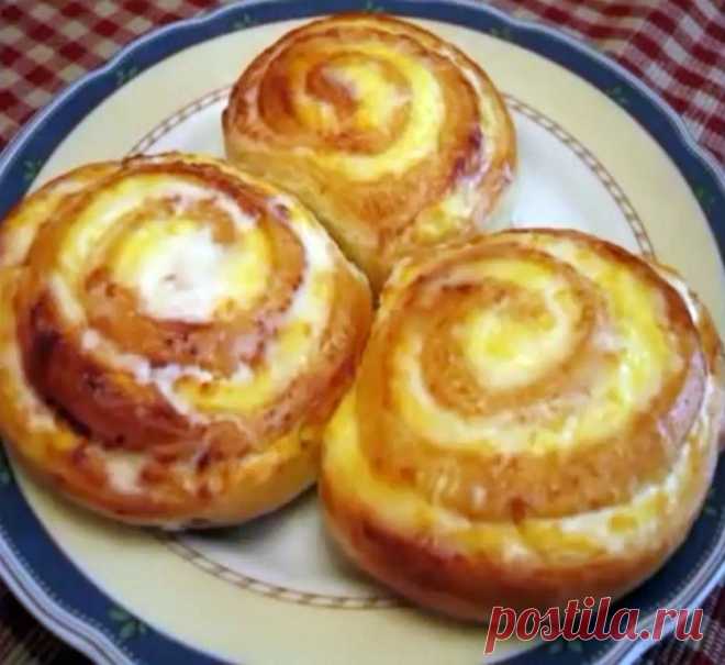 ТВОРОЖНЫЕ ЗАВИТУШКИ в СМЕТАННОЙ ЗАЛИВКЕ Сказать что это вкусно- это ничего не сказать-это просто ФАНТАСТИЧЕСКИ, НЕРЕАЛЬНО ВКУСНО!!!Завитушки получаются такими ВОЛШЕБНО МЯГКИМИ. В доме стоит такой умопомрачительный АРОМАТ!!! Описывать бесполезно, это нужно пробовать! 

В этом рецепте творожные завитушки сразу же после выпечки заливают сметанной заливкой, плотно укупоривают и в таком виде оставляют до полного остывания. В результате завитушки получаются такими волшебно мягки...