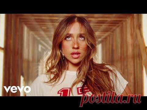 Скачать клип Tate McRae - exes бесплатно