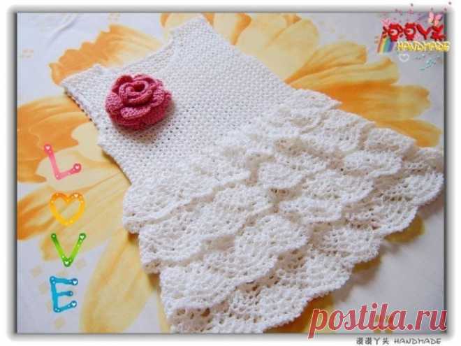 Вяжем ажурный сарафан крючком. Вяжем детям крючком При помощи схемы с пояснениями Вы с легкостью научитесь вязать крючком ажурный сарафан для девочки. Вяжем крючком для девочки. Бесплатные схемы крючком.