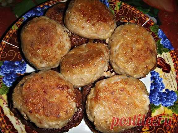 Куриные котлеты с овощами и грецкими орехами в мультиварке - очень простой и вкусный рецепт!