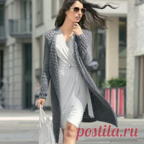 Легкое и теплое пальто с рельефным узором