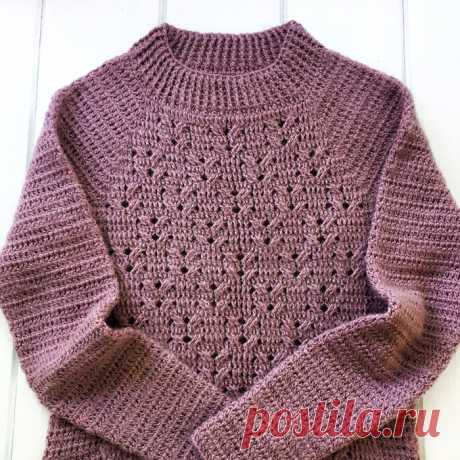 Мохеровый свитер с рельефными узорами крючком от @lily knitting