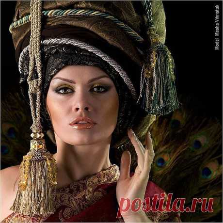 Красивое лицо и тюрбан