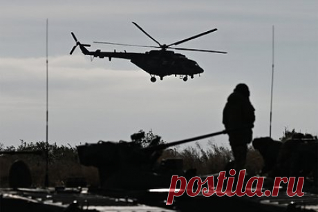 На Украине объяснили провал контрнаступления. К провалу украинского контрнаступления привело отсутствие поддержки с воздуха, а также большое количество мин и танковых засад. Об этом бывший министр обороны Украины Алексей Резников в июне говорил главе Пентагона Ллойду Остину. По его словам, ВСУ могли лишь передвигаться пешком и обстреливать позиции ВС РФ.