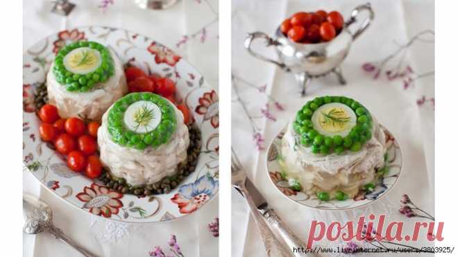 ЗАЛИВНОЕ ИЗ КУРИЦЫ С ЯЙЦОМ И ГОРОШКОМ К НОВОМУ ГОДУ