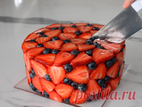 Готовим ягодный торт: простой рецепт с ярким декором Сегодня рецепт вкусного торта с ягодами, который не только прост в приготовлении, но и украсит любой праздничный стол. Совсем скоро начнётся сезон свежих ягод, так что ловите замечательную идею...