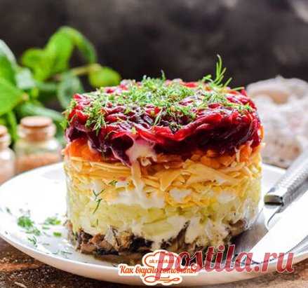 Слоёный салат со шпротами, картофелем, свёклой, морковью и сыром