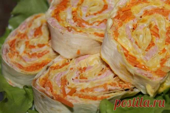 Горячие рулеты из лаваша в духовке: вариант простой закуски