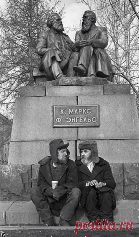 С ПАМЯТНИКАМИ НАДО УМЕТЬ ФОТОГРАФИРОВАТЬСЯ | Приветствуем ВАС на сайте ГАЛАКТИКА