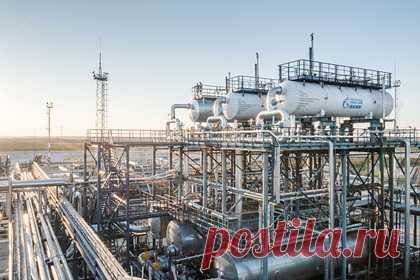 В США сочли ограничение цен на нефть лучшим способом снижения доходов России. Вашингтон считает введение потолка цен на нефть лучшим способом снижения доходов России от экспорта энергоресурсов. Об этом сообщила официальный представитель Белого дома Карин Жан-Пьер. «Мы считаем, что это станет способом нанести удар по России в финансовом плане», — заявила она.