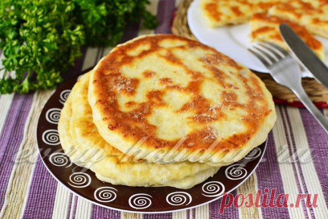Сырные лепешки на кефире на сковороде с мясной начинкой.