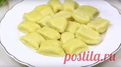 Ленивые вареники из картофеля: вкусно и просто - Скатерть-Самобранка - медиаплатформа МирТесен Из пюре, которое у вас осталось с обеда или ужина, можно приготовить вкуснейшее блюдо. В крайнем случае пюре можно и приготовить. зато в результате вы получите потрясающие ленивые картофельные вареники. Поверьте, ваша семья будет от них в восторге! Получаются они аппетитными и необычайно нежными, а