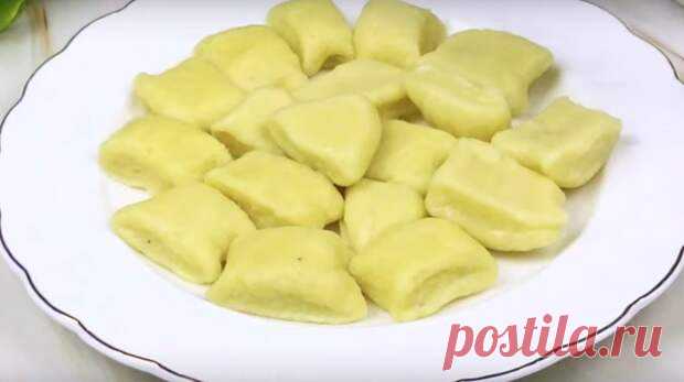 Ленивые вареники из картофеля: вкусно и просто - Скатерть-Самобранка - медиаплатформа МирТесен Из пюре, которое у вас осталось с обеда или ужина, можно приготовить вкуснейшее блюдо. В крайнем случае пюре можно и приготовить. зато в результате вы получите потрясающие ленивые картофельные вареники. Поверьте, ваша семья будет от них в восторге! Получаются они аппетитными и необычайно нежными, а