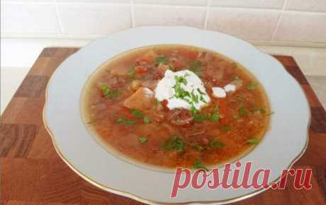 "Щи томлёные", приготовленные по старинному русскому рецепту - Будет вкусно - 13 мая - Медиаплатформа МирТесен Эти щи готовили из свежей капусты. Суп томили особым образом, долго, в нежаркой печи, без единой капли воды. Только овощи и мясо, несколько часов до полной готовности мяса. Воду добавляли на последнем этапе приготовления. При таком способе приготовления суп получается яркого янтарного цвета и имеет - 13 мая - 43605773222 - Медиаплатформа МирТесен