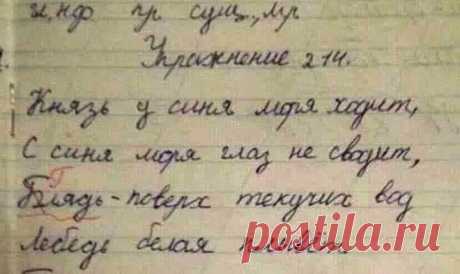 Возвращается муж из командировки домой и видит жену в постели с голым мужчиной…