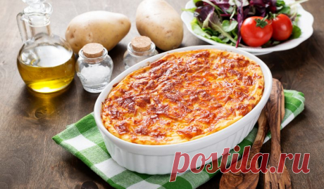 Пастуший пирог с курицей, шпинатом и сыром - Лайфхакер