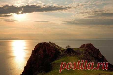 Восход на мысе любви. Ольхон. Байкал. / Социальная погода